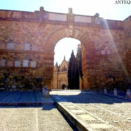 Castilla 2* أنتيكيرا